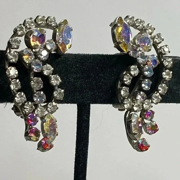 GORGEOUS CLIP ON EARRINGS. DAZZLING RED TIPS. PERFECT FOR A PARTY. - Picture 3 of 9